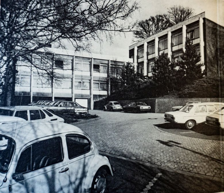 So sah der Parkplatz am Rathaus in den 70er Jahren aus